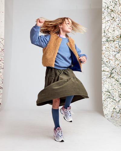 flamboyant dancing around