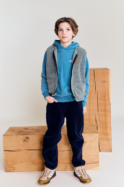 Cosy layers in blue